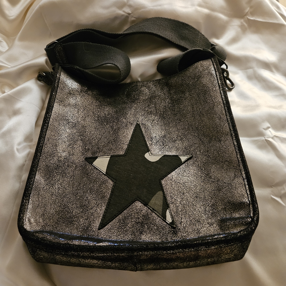 ah-dorned - Black Star Gold Shimmer Shoulder Bag
